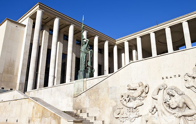 Nudists take over Paris museum for one night