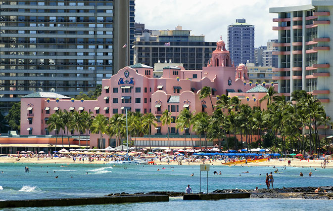 Officials fear Hawaii hotel worker strike could go into 2019