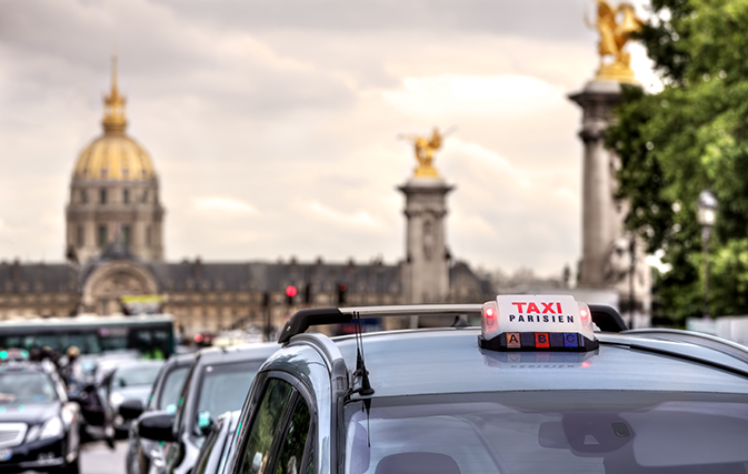 Video of couple getting scammed by Paris taxi driver goes viral