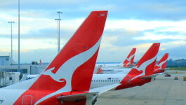 Qantas posts $1.7 billion loss, predicts Australia will reopen to int'l travel by Christmas