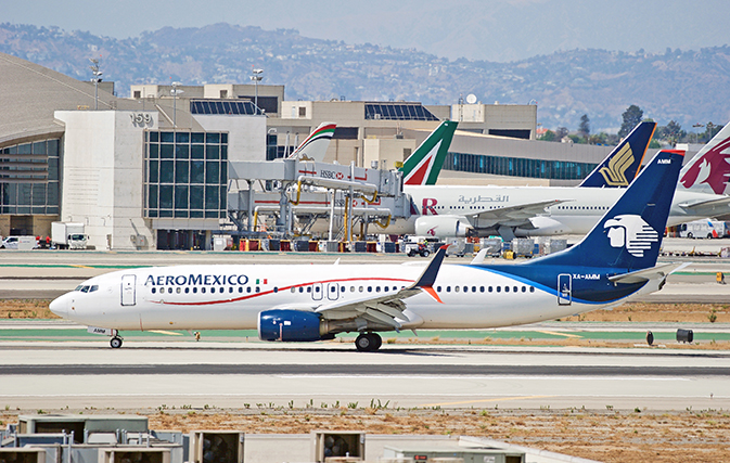 2 detained after Aeromexico flight stuck on Oakland tarmac