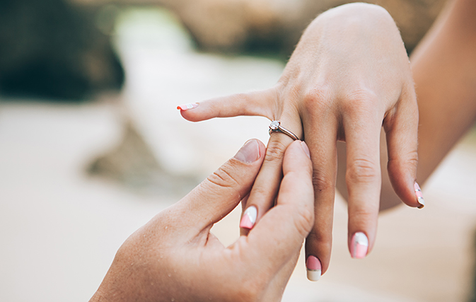 Man asks flight attendant girlfriend to marry him in most elaborate in-air proposal ever