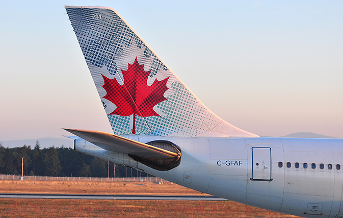 Foreign exchange drags Air Canada to Q4 loss, but operating revenue up