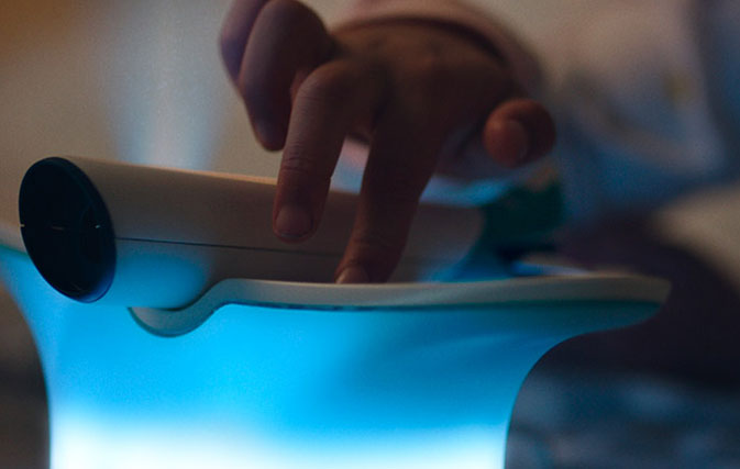 WestJet-created-a-nightlight-for-kids-that-tracks-their-parents-flight-home