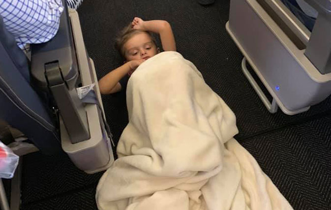An-entire-plane-pitched-in-to-help-autistic-boy-get-through-the-flight