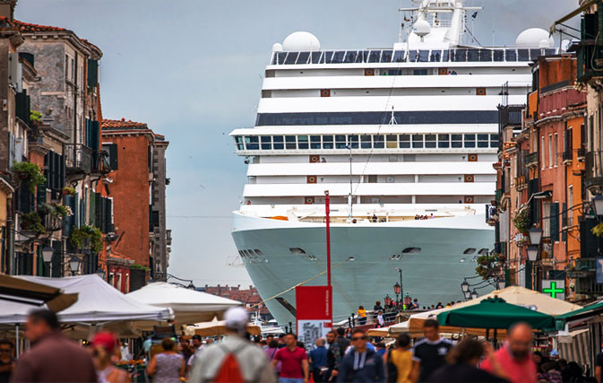 Venice-to-ban-cruise-ships-from-city-centre-starting-next-month