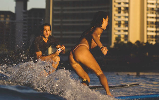Caught-on-camera!-Hawaii-man-proposes-to-girlfriend-while-surfing-4