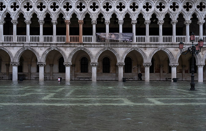 Mayor-closes-St.-Marks-Square-as-Venice-flooding-worsens-2