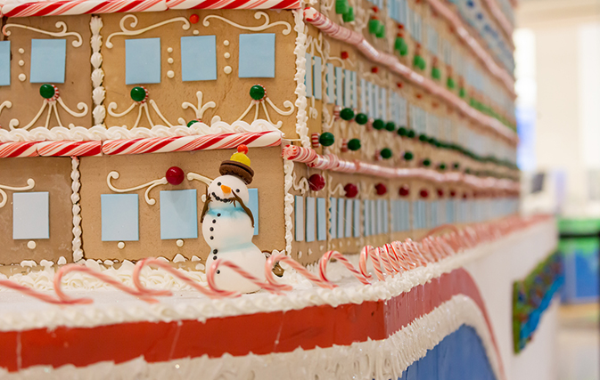 Set-your-eyes-on-Carnival-Cruise-Lines-1500-pound-gingerbread-cruise-ship-2