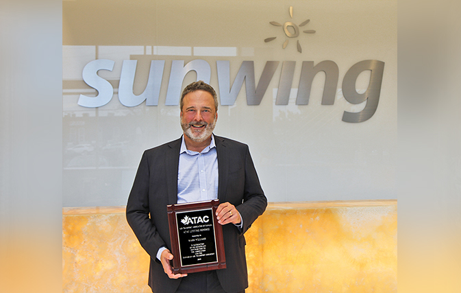 Sunwing-Airlines-President-Mark-Williams-receives-ATAC-Lifetime-Honoree-Award