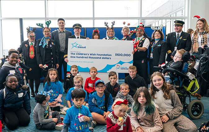 Air-Transat-spreads-holiday-cheer-on-annual-Flight-with-Santa-Claus-4