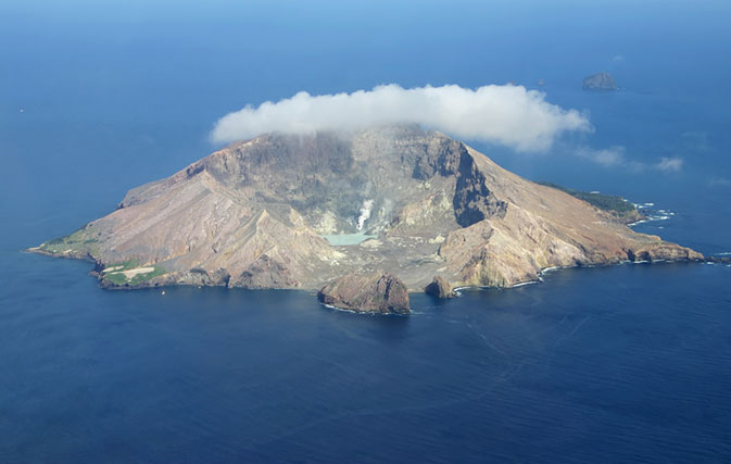 Canadian-actor-aboard-cruise-ship-saw-beginning-of-New-Zealand-volcano-eruption