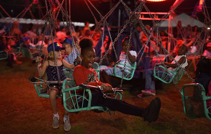 Hundreds-of-happy-hearts-attend-Santas-Wonderland-in-The-Bahamas-4