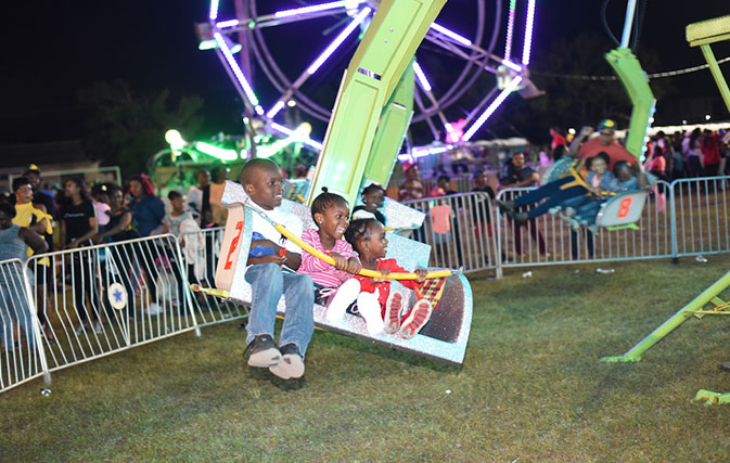 Hundreds-of-happy-hearts-attend-Santas-Wonderland-in-The-Bahamas-4