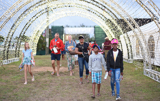 Hundreds-of-happy-hearts-attend-Santas-Wonderland-in-The-Bahamas-4