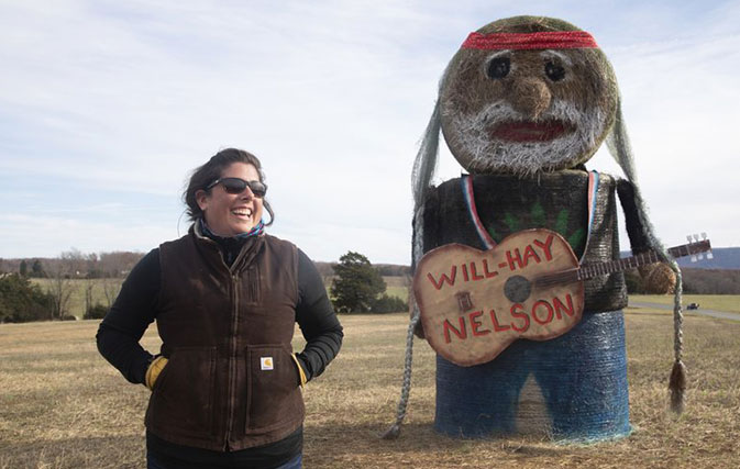 A-woman-built-a-hay-replica-of-Willie-Nelson-because-why-not