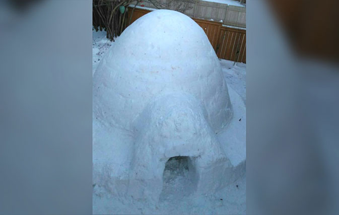 Spotted-on-Airbnb-15-night-igloo-in-someones-backyard