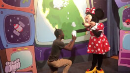 Watch-what-happens-when-a-man-proposes-to-Minnie-Mouse-right-in-front-of-Mickey