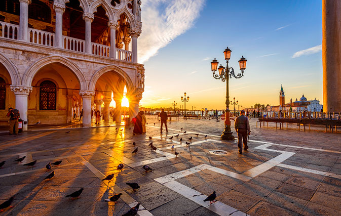 Venice unveils mandatory day trippers' reservation and fee