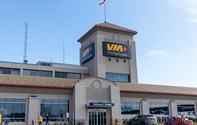 Unifor members at Via Rail ratify new collective agreement on wages, benefits