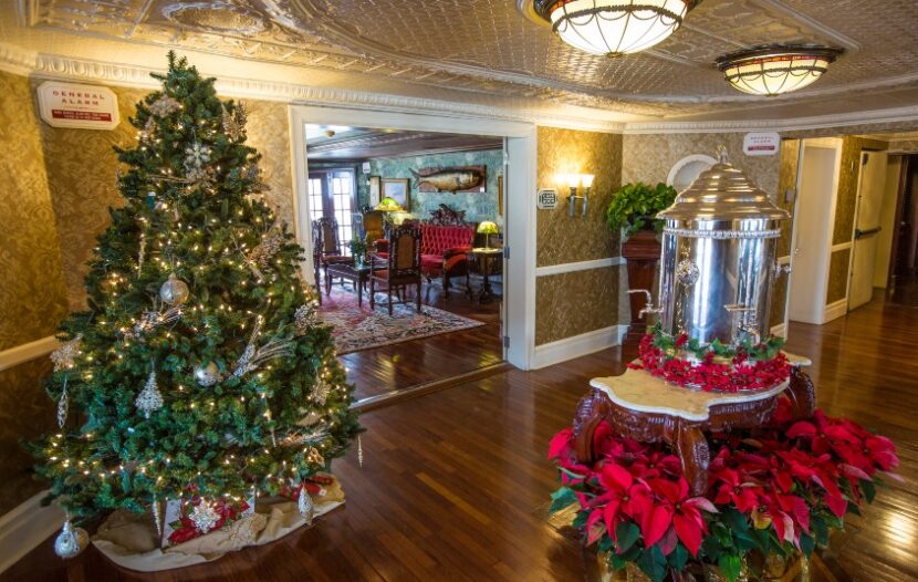 American Queen Steamboat Company celebrates Christmas early with up to $1,000 in savings