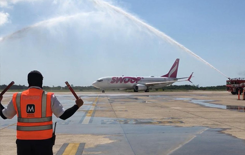 Swoop lands in Mazatlán with first flight of the season