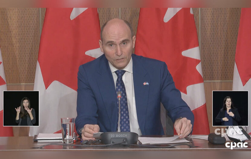 Health Minister Duclos was asked about beach vacations this winter, here’s what he said