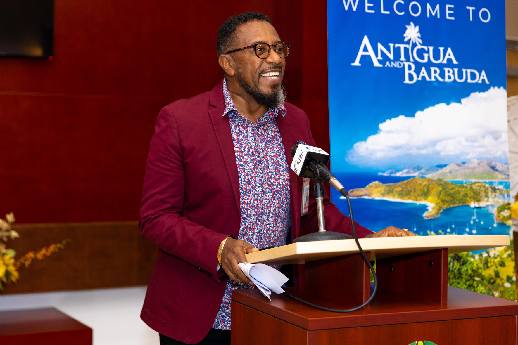 Antigua & Barbuda celebrate return of Air Canada Rouge