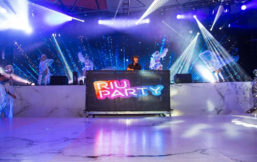 RIU parties with 300 guests to celebrate 25th anniversary