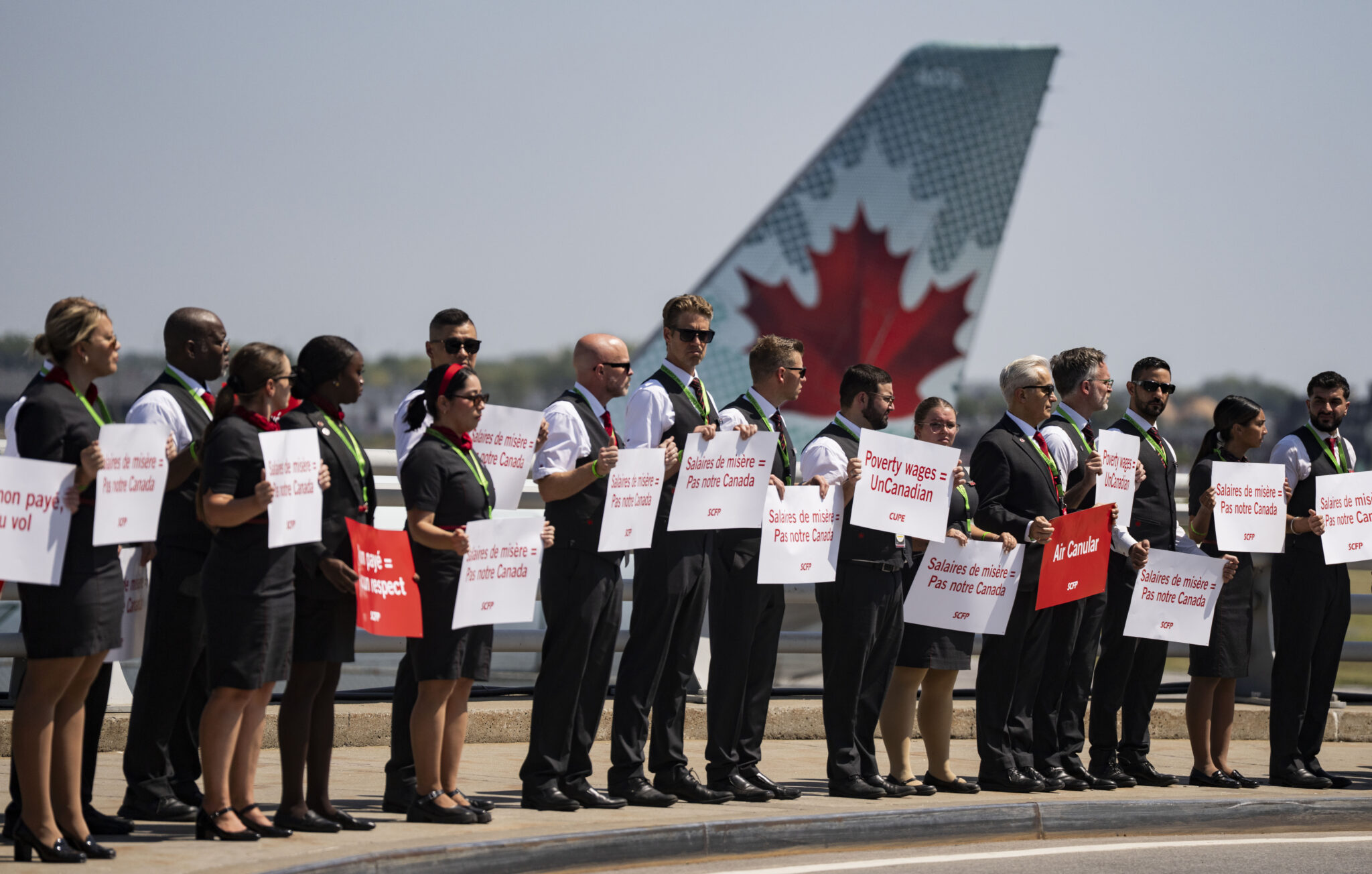 Air Canada Flight Attendants Could Serve Strike Notice After Midnight air-canada-flight-attendants-could-serve-strike-notice-after-midnight