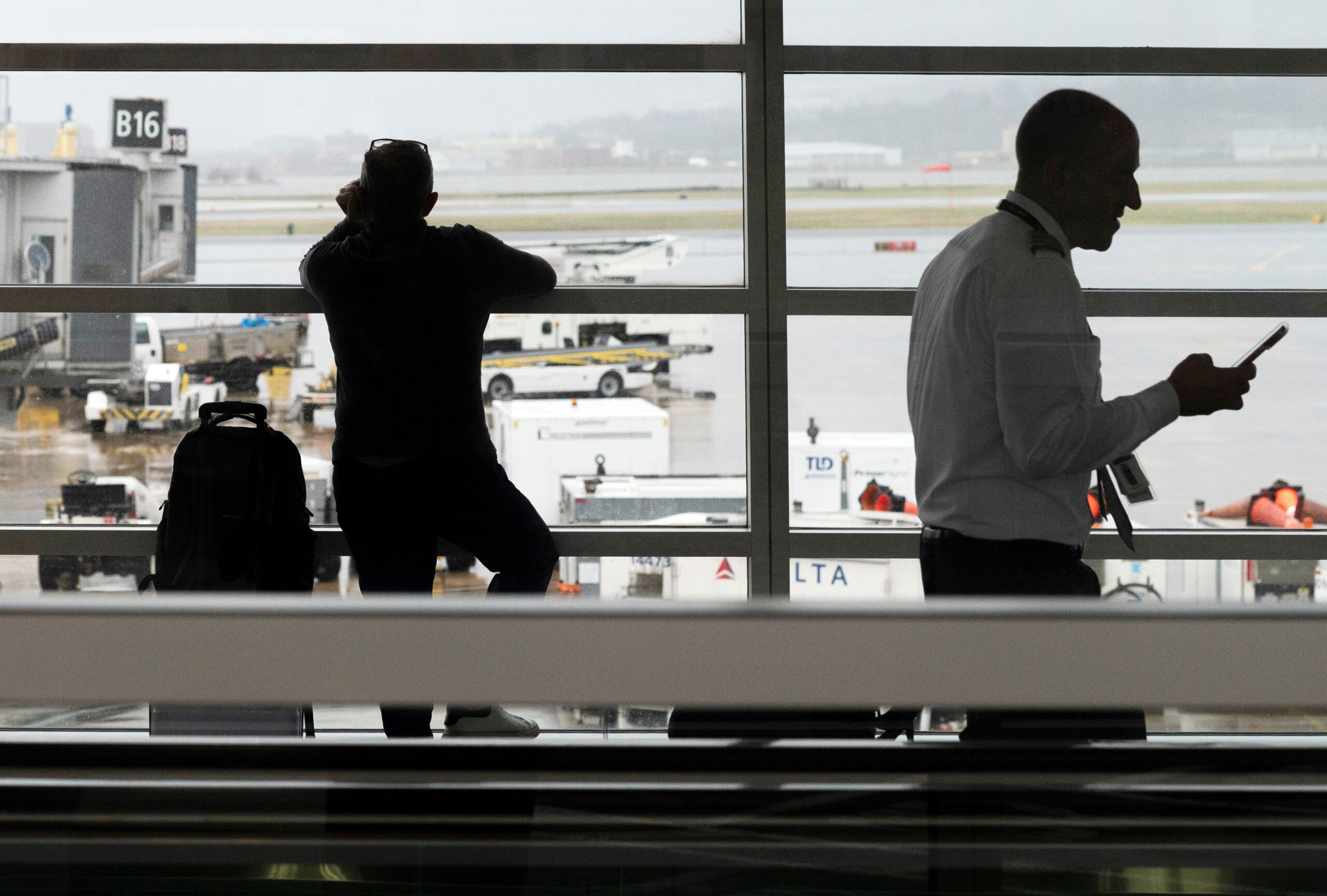 Some flight cancellations and delays continue after U.S. storms